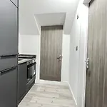 Studio Apartment-Studio 1-Tooting